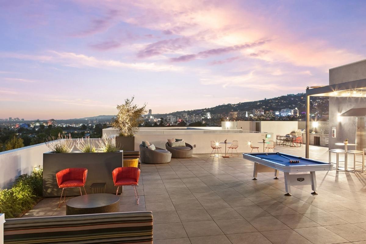 Empire-at-Fairfax-Apartments-Amenities-Rooftop Lounge